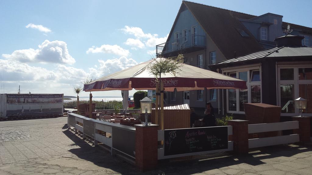 Hotel- & Ferienanlage Kapitaens-Haeuser Бреге Екстериор снимка