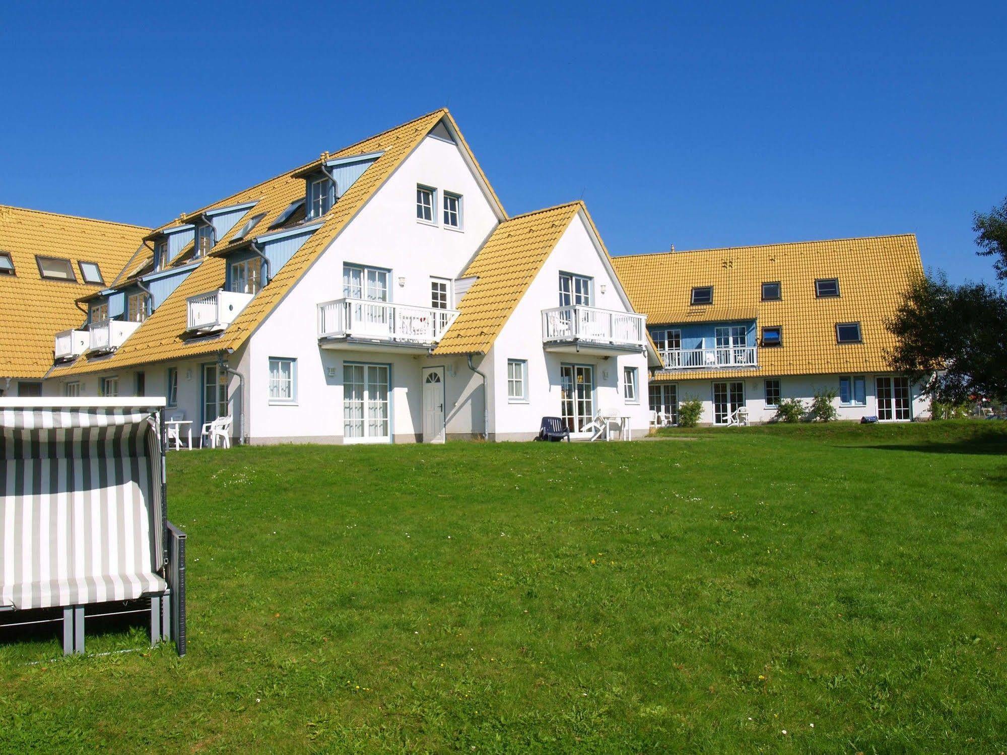 Hotel- & Ferienanlage Kapitaens-Haeuser Бреге Екстериор снимка