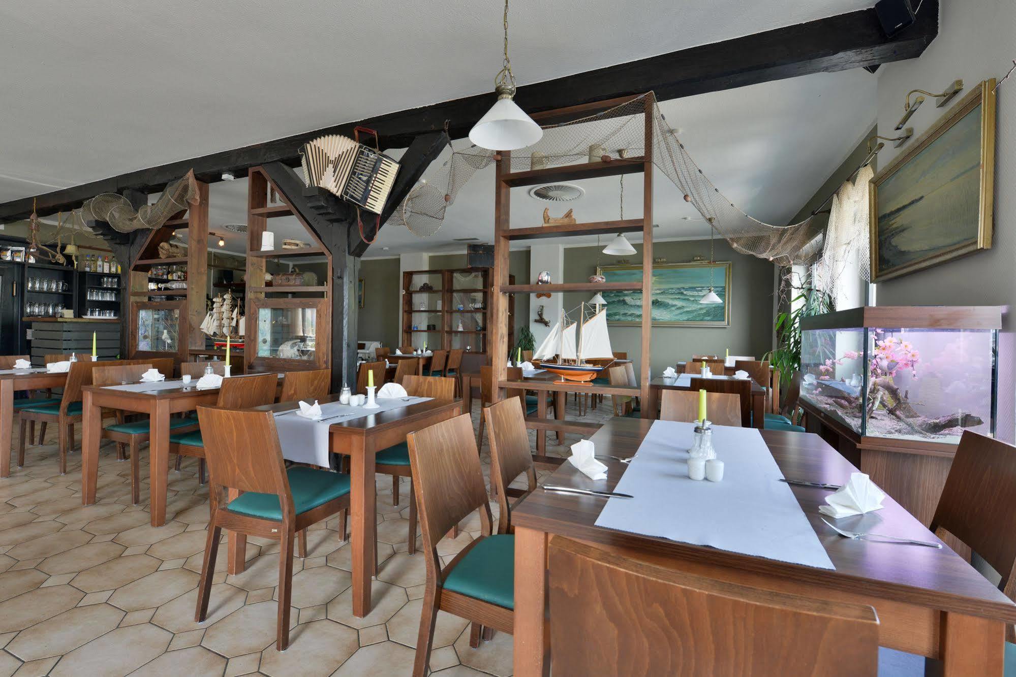 Hotel- & Ferienanlage Kapitaens-Haeuser Бреге Екстериор снимка