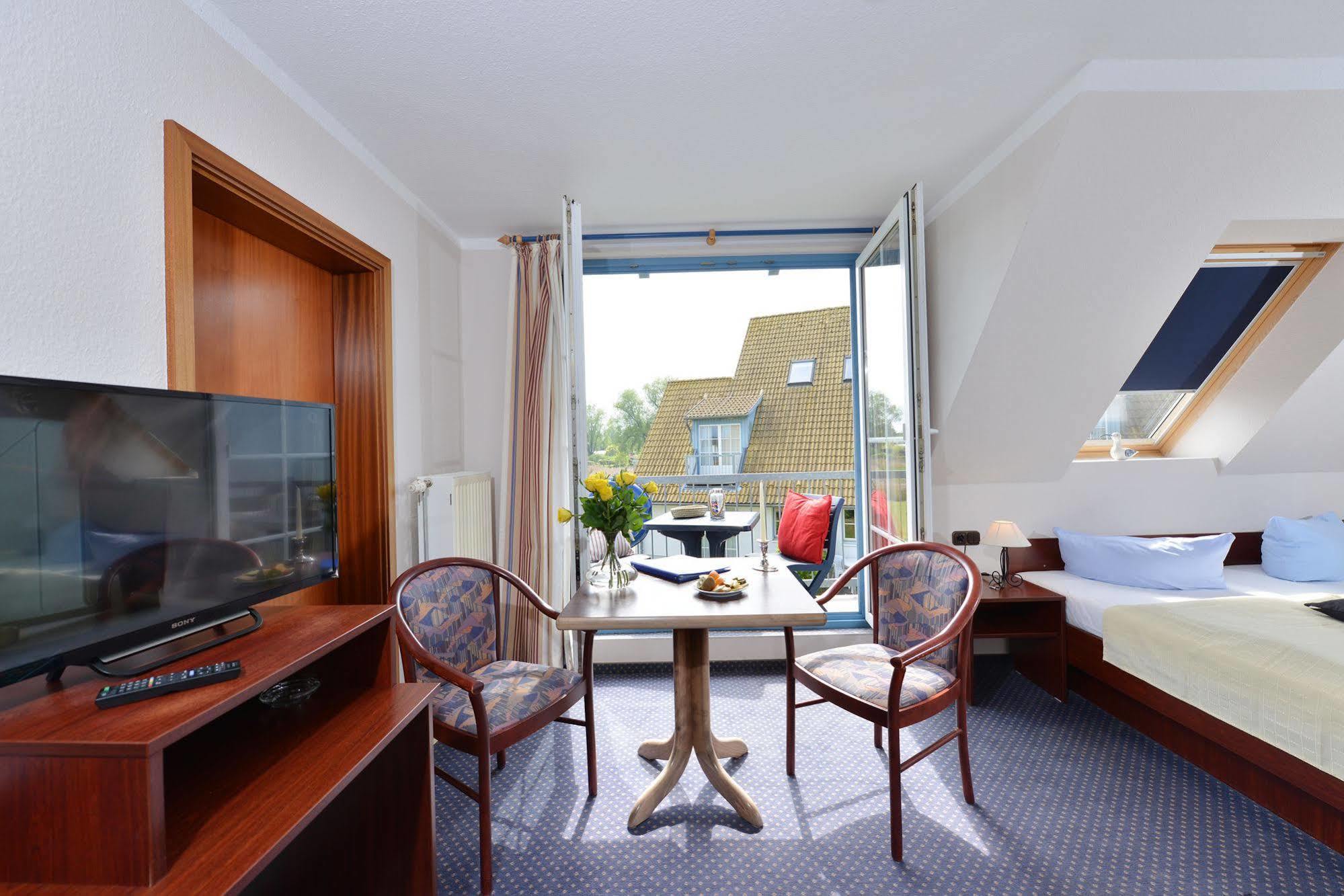 Hotel- & Ferienanlage Kapitaens-Haeuser Бреге Екстериор снимка